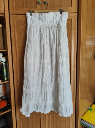 Falda larga blanca