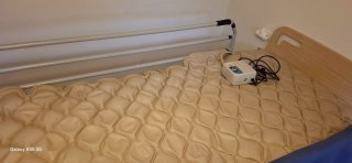 Cama articulada hospitalaria