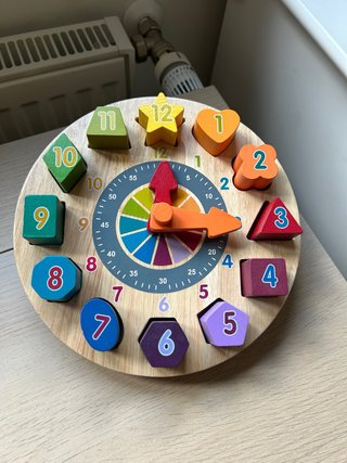 Reloj de madera para encajar números