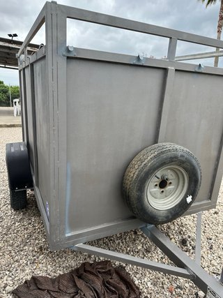 Remolque de carga metálico con documentación 750kg
