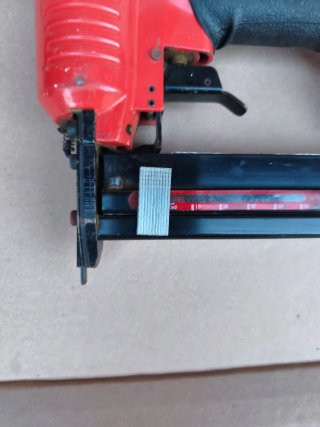 Grapadora Clavadora Neumática Roja