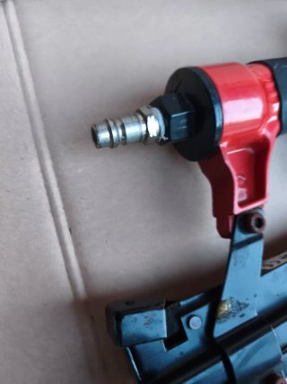 Grapadora Clavadora Neumática Roja