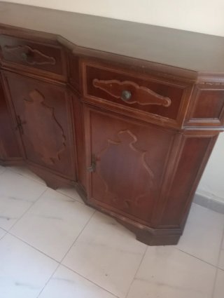 Mobile in legno massello lavorato. No spedizione