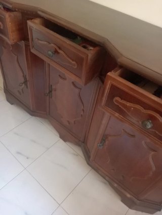 Mobile in legno massello lavorato. No spedizione
