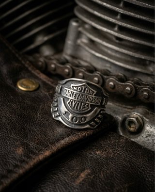 Precioso Anillo de Leyenda - Escudo y Alas
