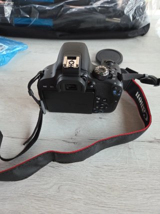 Canon EOS 800D + 2 objetivos + mochila + tripode