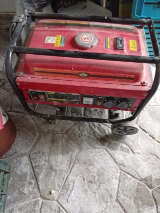 Generador eléctrico casi nuevo
