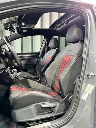 Volkswagen Golf Gti TCR AKRAPOVIC