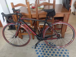 Bicicleta de carretera Specialized carbono