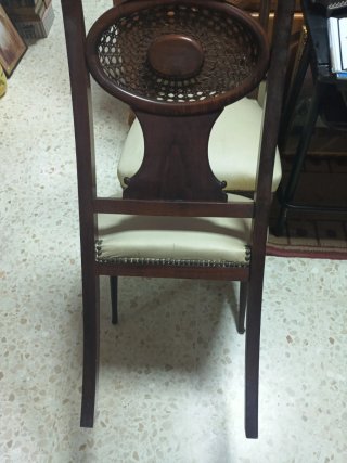 4 Sillas de caoba con asiento de mimbre