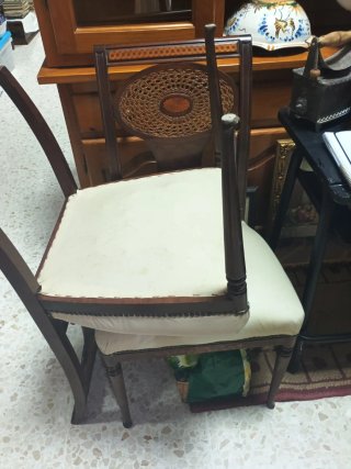 4 Sillas de caoba con asiento de mimbre