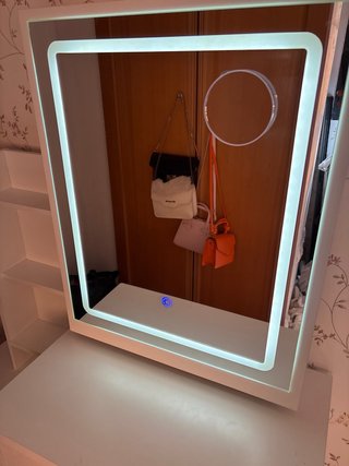 Tocador blanco con espejo LED
