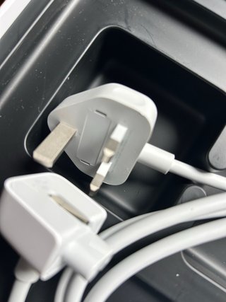 Cargador MacBook Air y Ratón Apple