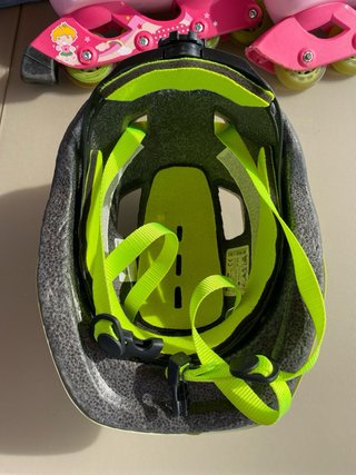 Dos pares patines + cascos
