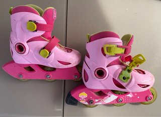 Dos pares patines + cascos