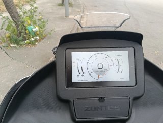 Maxi Scooter Gris y Plateado Zontes 125 E