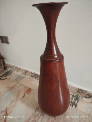 Jarrón de pie terracota decorado