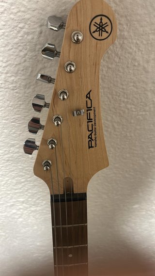 Guitarra Eléctrica Yamaha Pacifica y amplificador