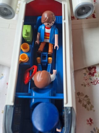 Avión Playmobil con tripulación