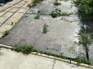 Placas y puerta antiokupación