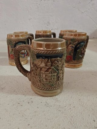 Juego de jarra y 6 tazas decoradas