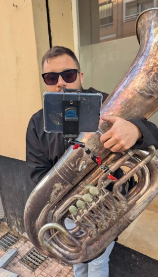 Soporte móvil ebook tablet Tuba Bombardino