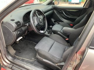SEAT Leon 2003 ( Martorell 30 km Barcelona)