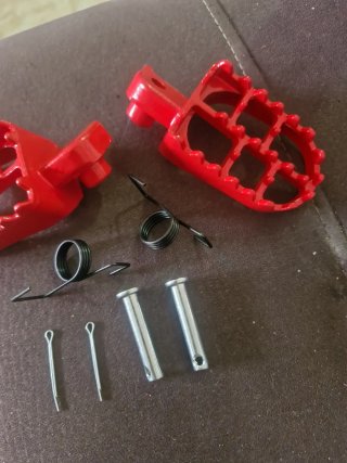Estriberas Rojas para Moto + Accesorios