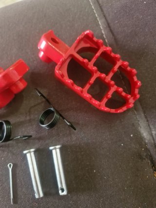 Estriberas Rojas para Moto + Accesorios