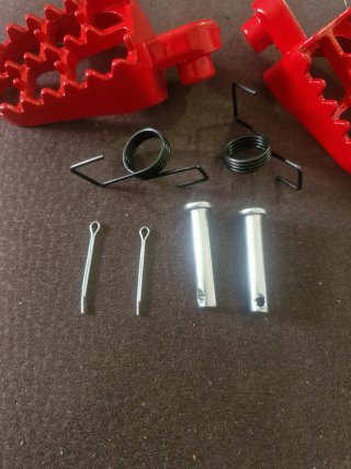 Estriberas Rojas para Moto + Accesorios