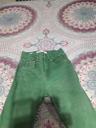 Pantalón verde de campana
