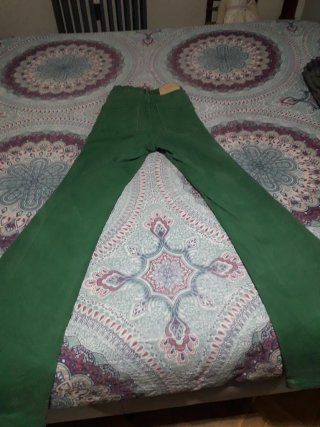 Pantalón verde de campana