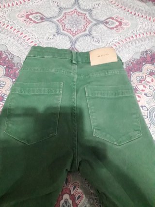 Pantalón verde de campana
