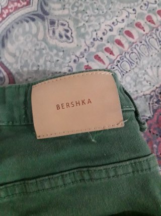Pantalón verde de campana