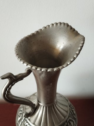 Jarro Ornamentado em Estanho