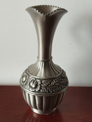 Jarro Ornamentado em Estanho