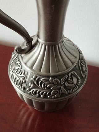 Jarro Ornamentado em Estanho