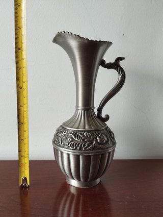 Jarro Ornamentado em Estanho