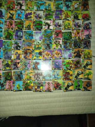 Tazos Invizimals
