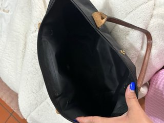 Mala Longchamp preta com detalhes em castanho
