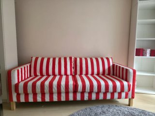 Sofá Ikea Rayas Rojas y Blancas