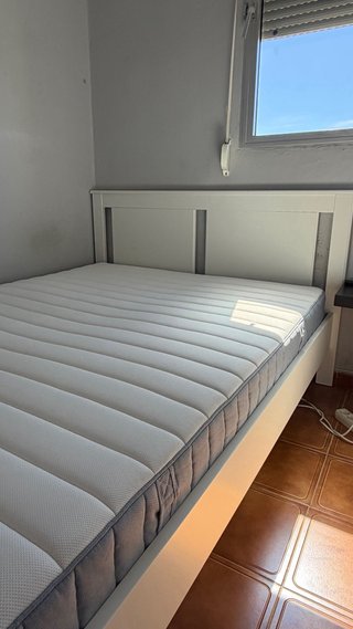 Colchón y base cama casi nuevos 634 46 42 00