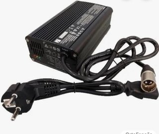 Cargador Valtinsu 48V Moto Eléctrica
