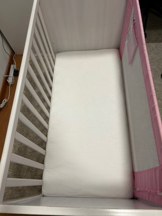 Cuna Ikea con colchón y barrera