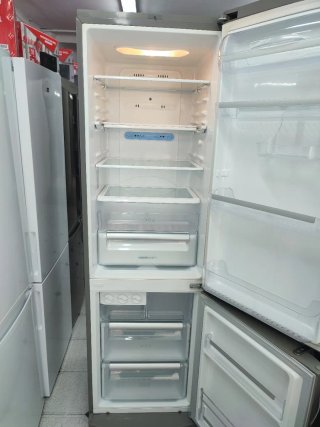 Nevera combi marca LG plateada 200/60cm A+ garanti