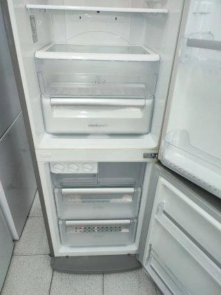 Nevera combi marca LG plateada 200/60cm A+ garanti