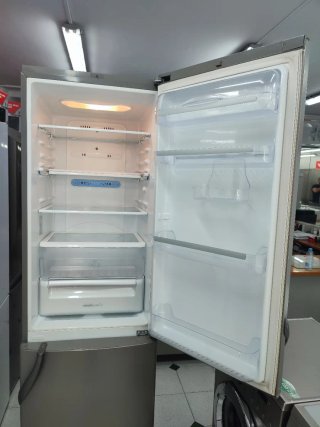 Nevera combi marca LG plateada 200/60cm A+ garanti
