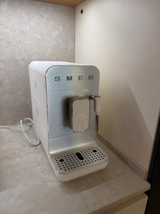 Máquina Café Automática Smeg BCC12WHMEU