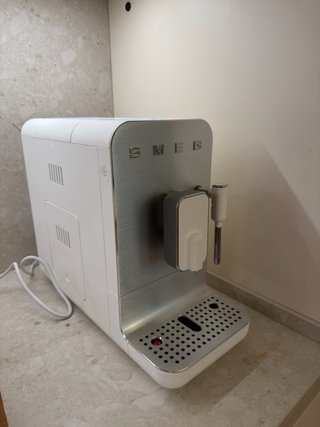 Máquina Café Automática Smeg BCC12WHMEU