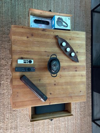 Mesa de centro de madera y metal